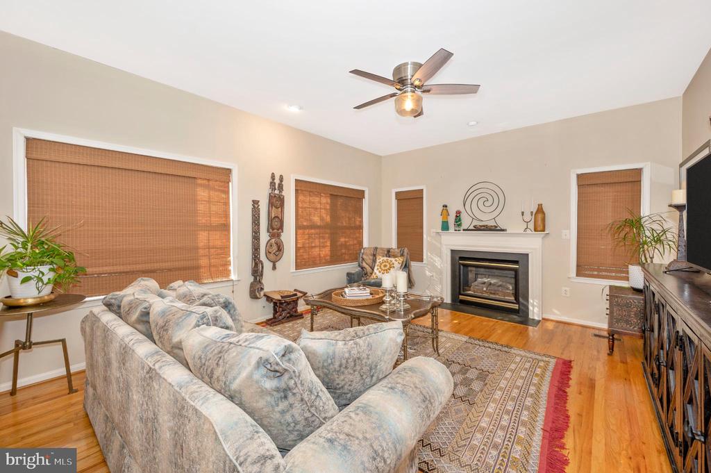2575 BEAR DEN ROAD