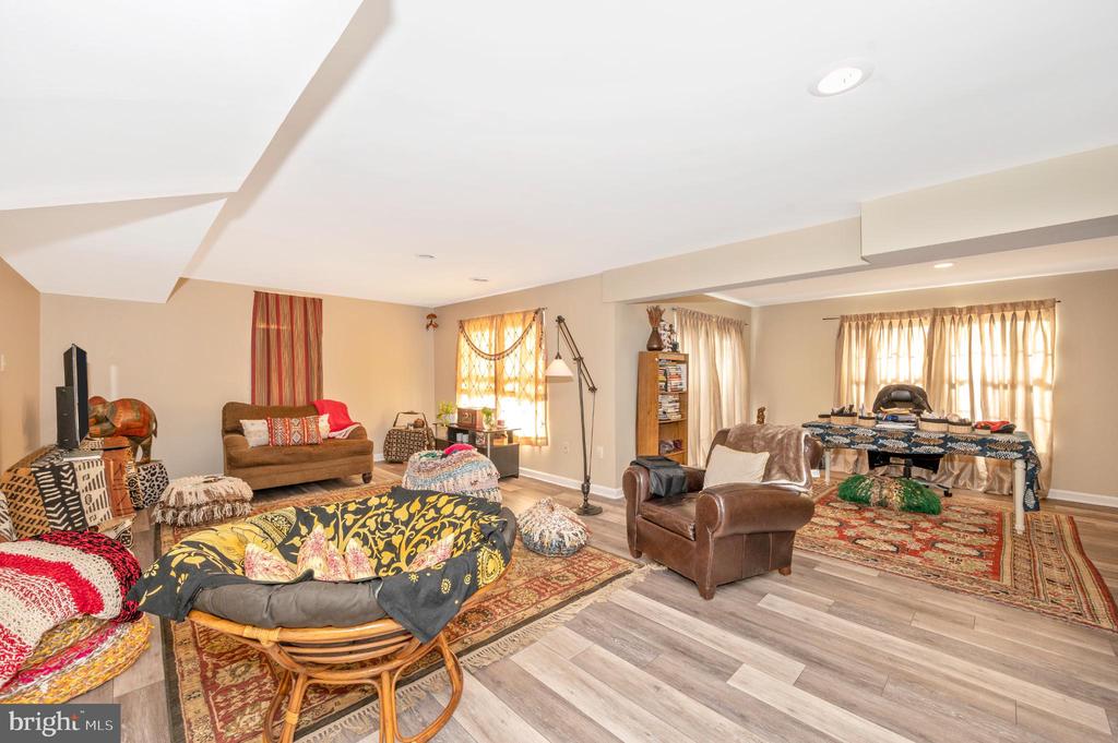 2575 BEAR DEN ROAD