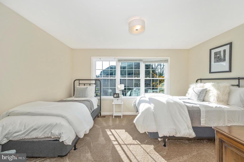 2575 BEAR DEN ROAD