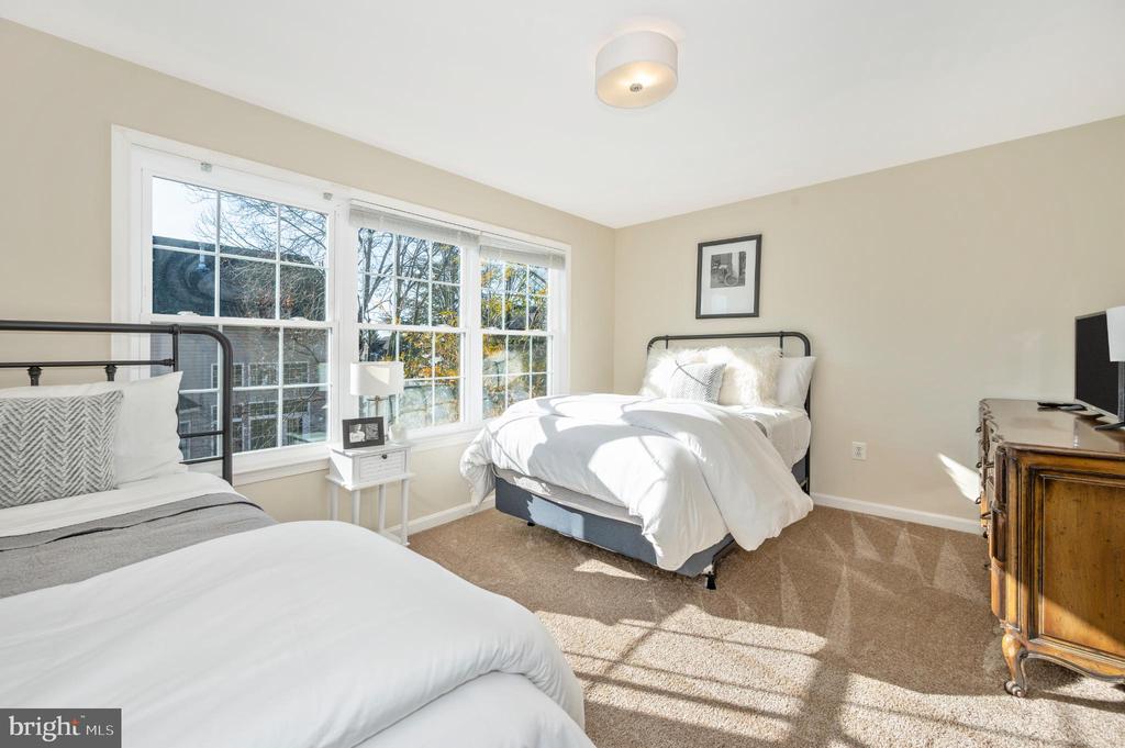 2575 BEAR DEN ROAD