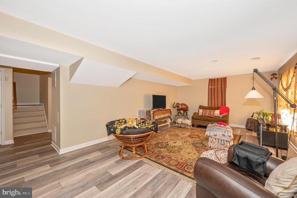 2575 BEAR DEN ROAD
