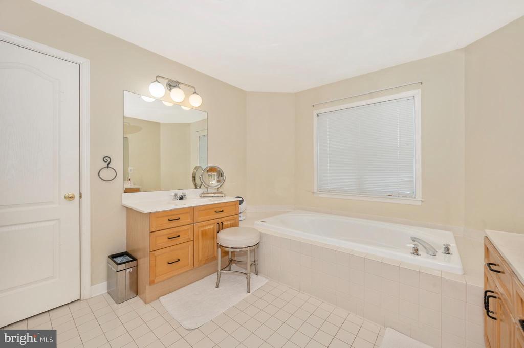 2575 BEAR DEN ROAD