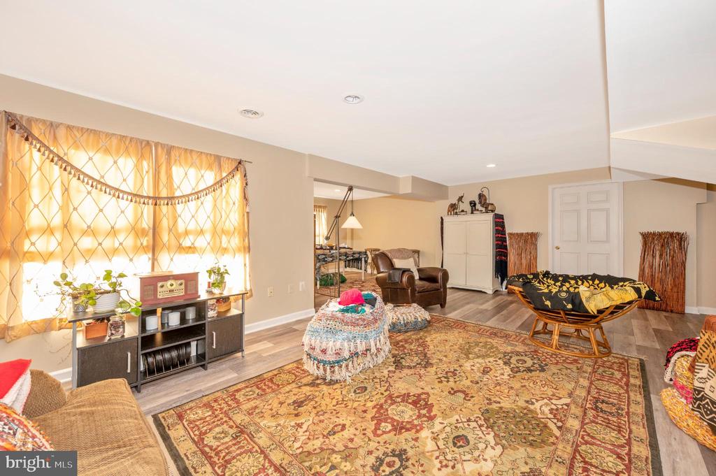 2575 BEAR DEN ROAD
