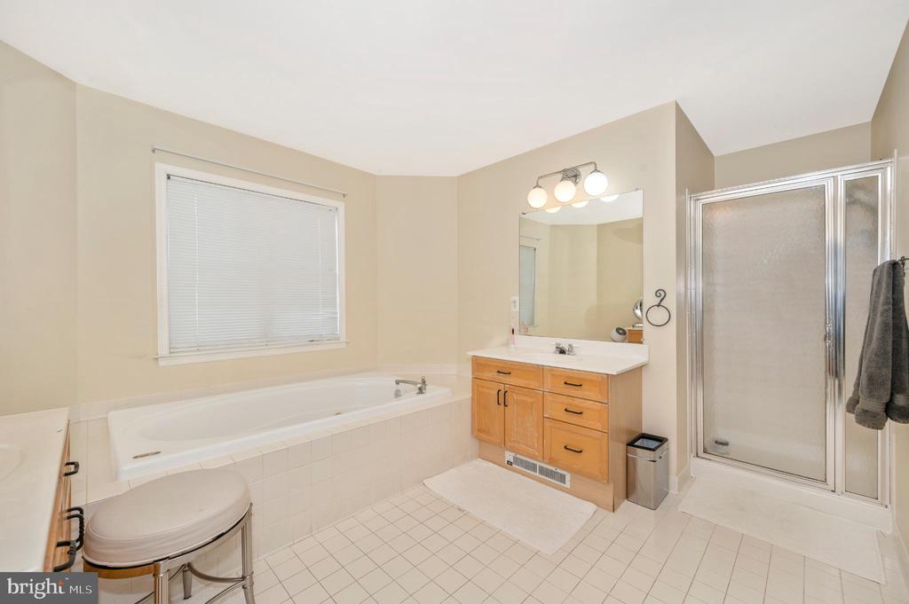 2575 BEAR DEN ROAD