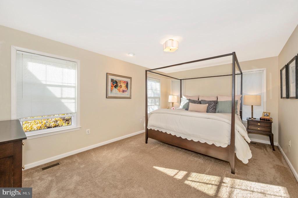 2575 BEAR DEN ROAD