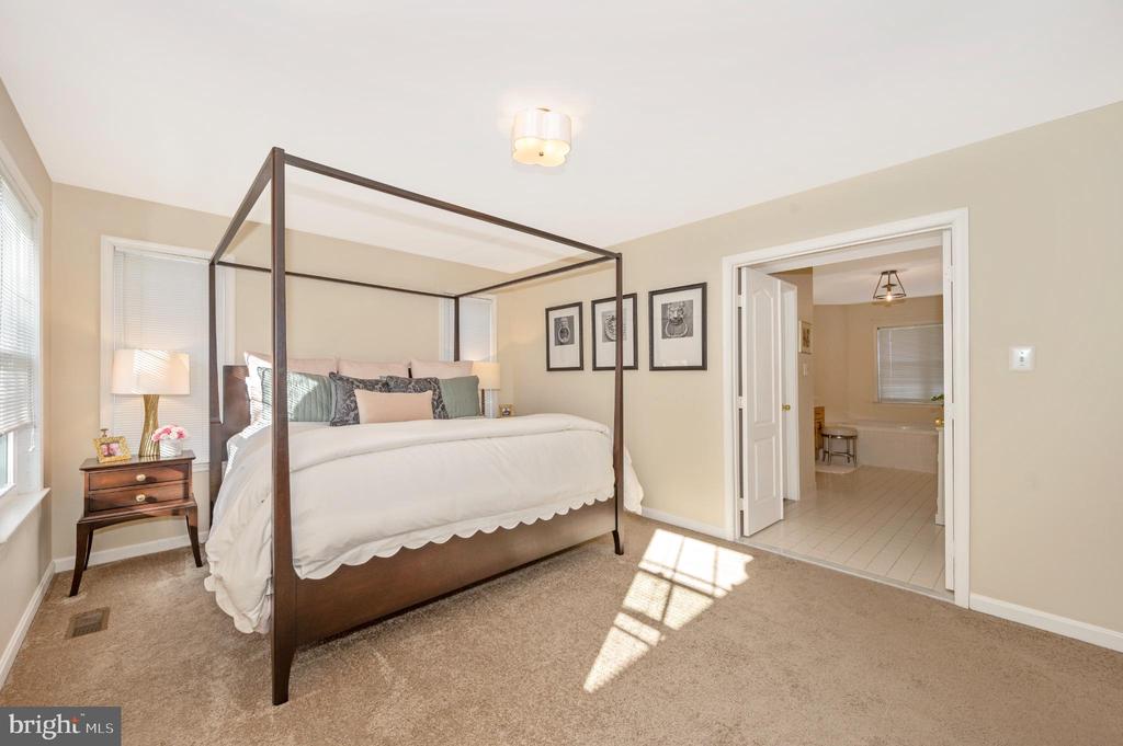2575 BEAR DEN ROAD