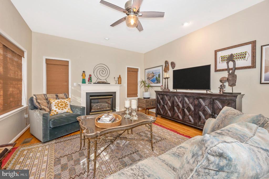2575 BEAR DEN ROAD
