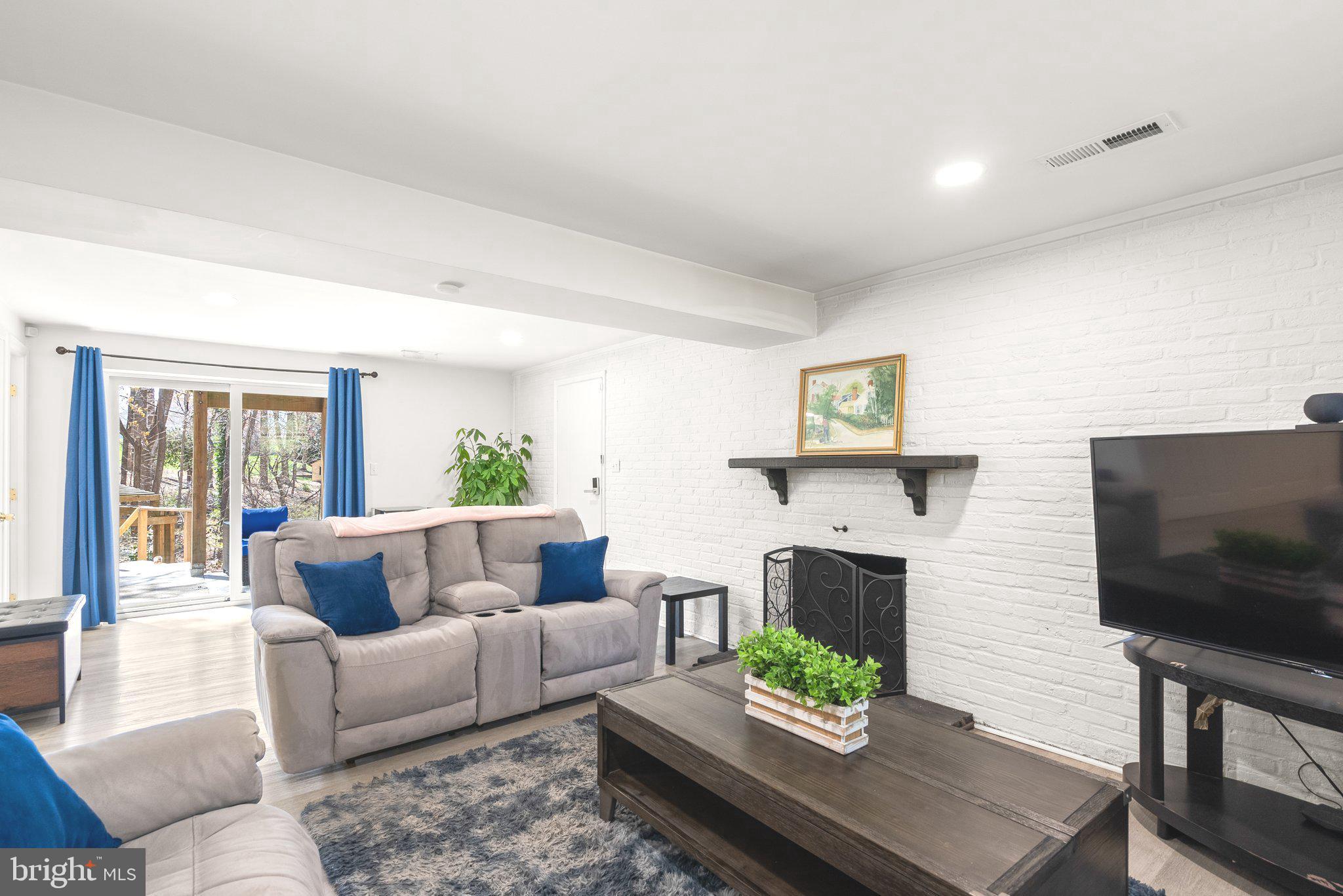 8607 PINECLIFF DRIVE