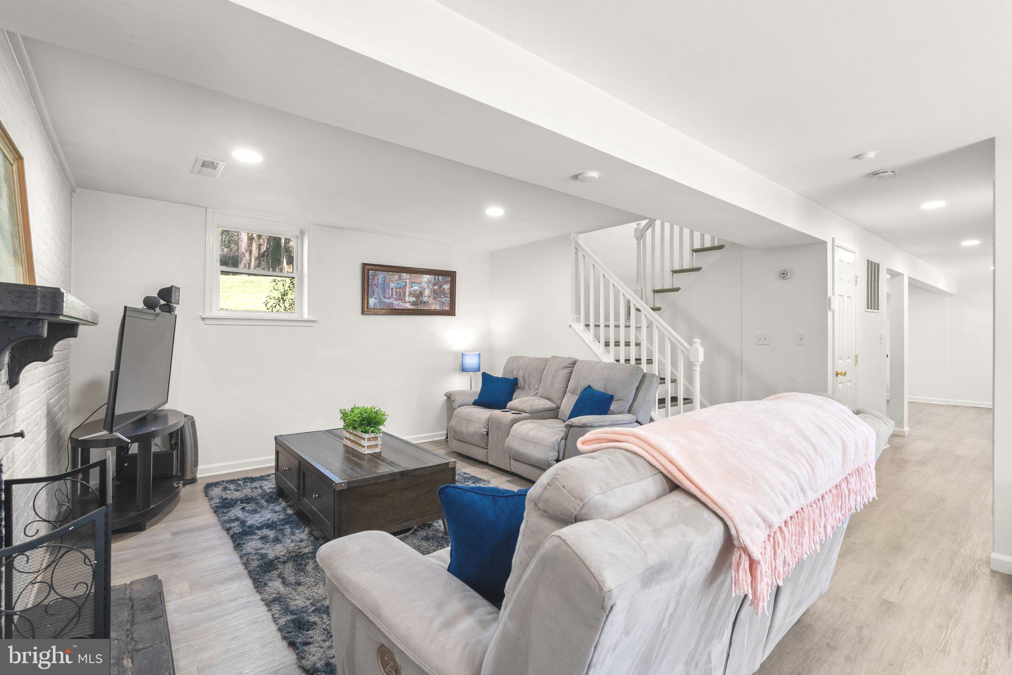 8607 PINECLIFF DRIVE