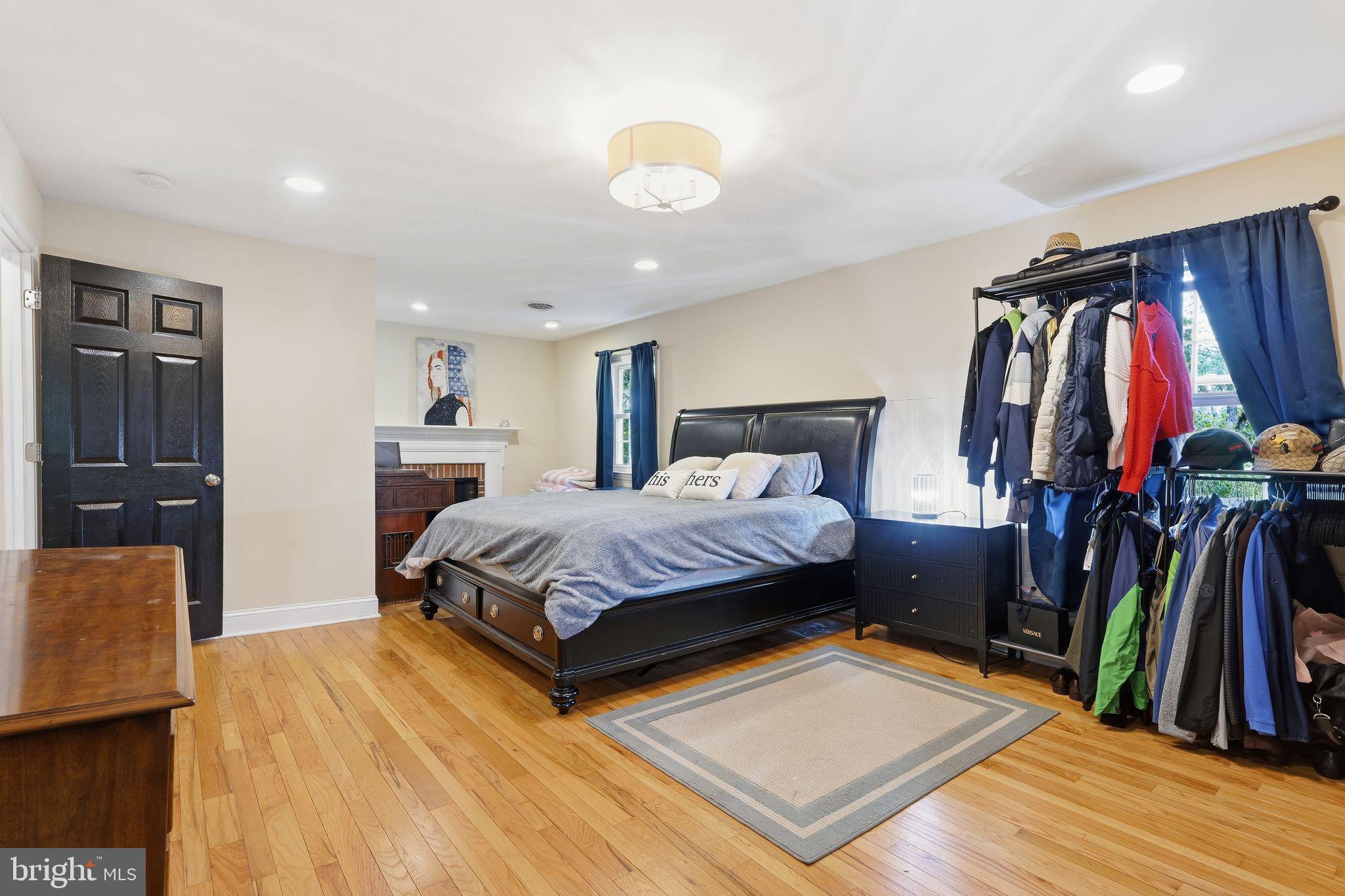 5642 JEFFERSON BOULEVARD