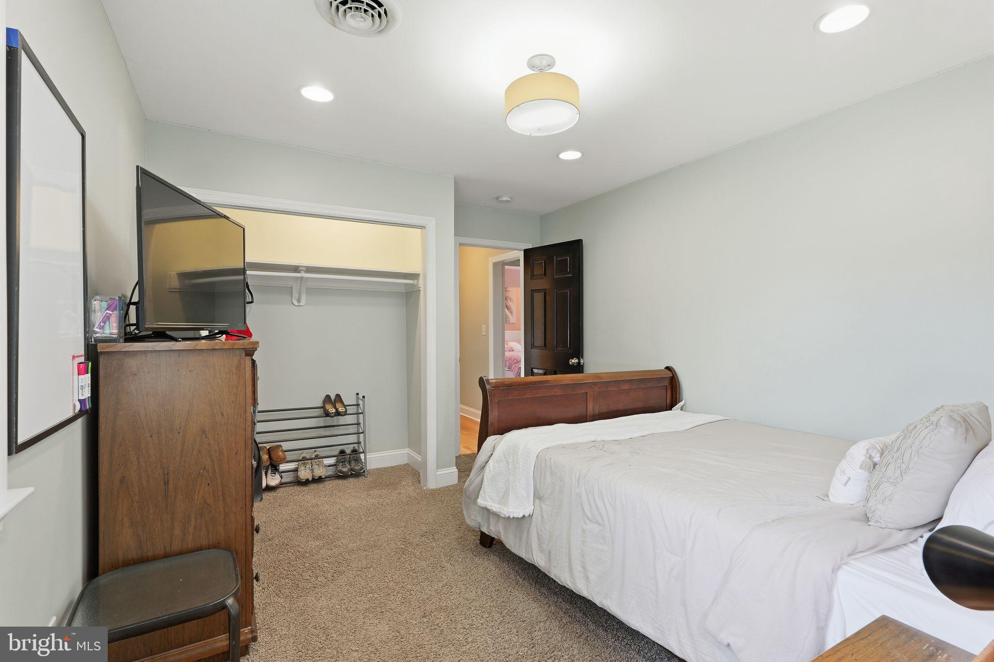 5642 JEFFERSON BOULEVARD