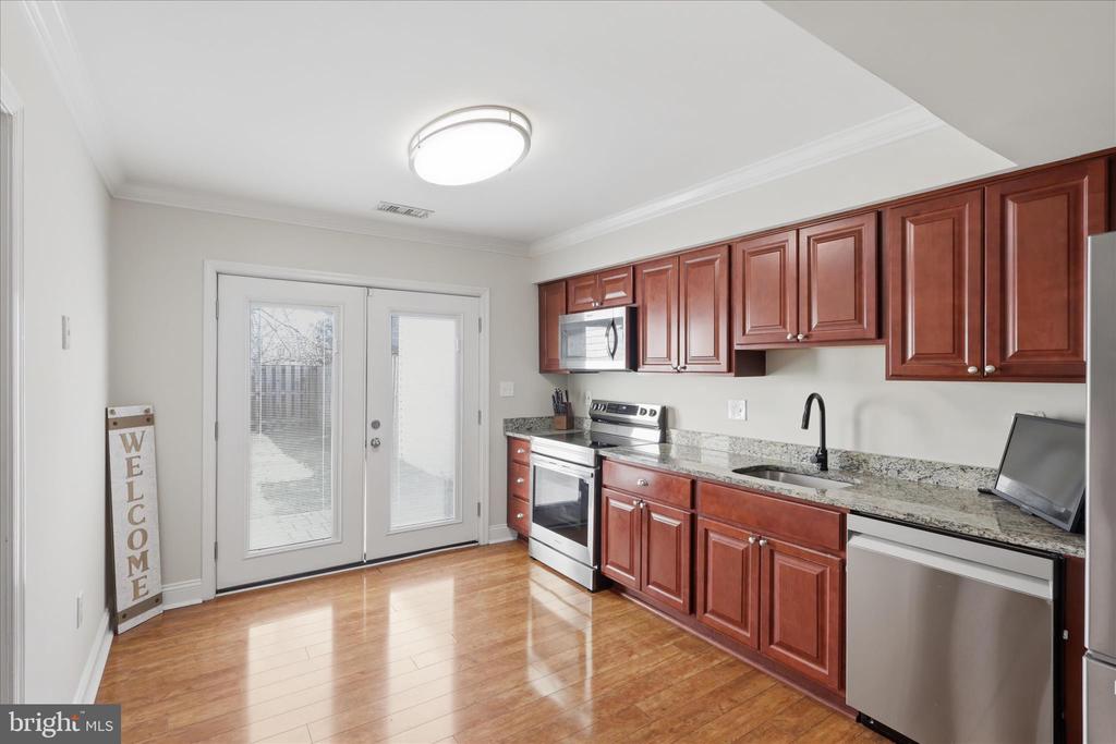534 LANCASTER PLACE 534