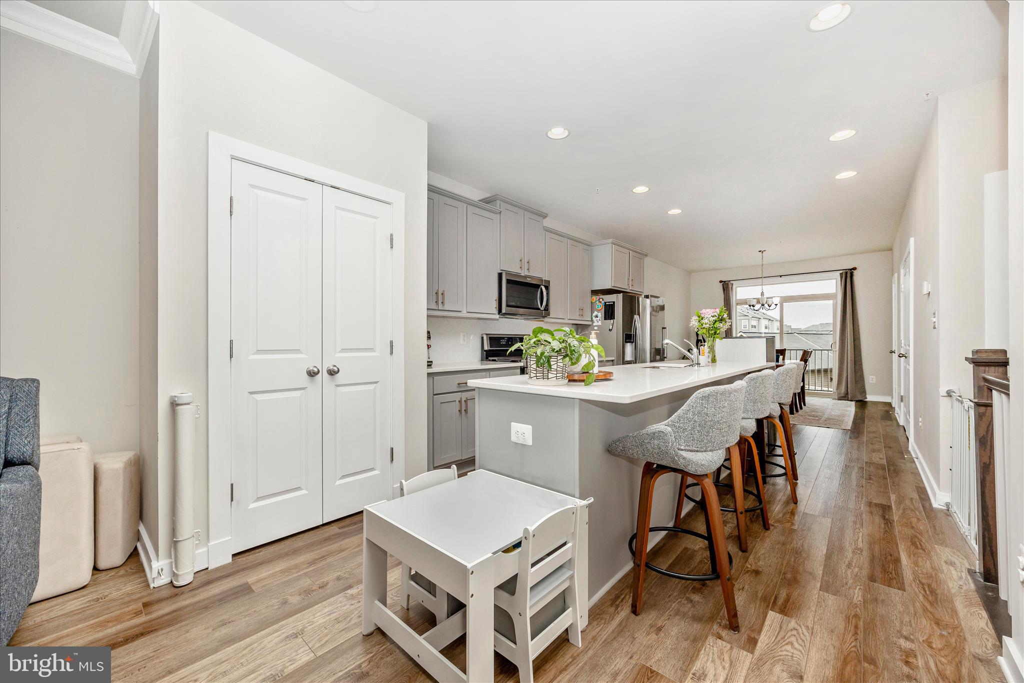 9018 SHADY PINES DRIVE
