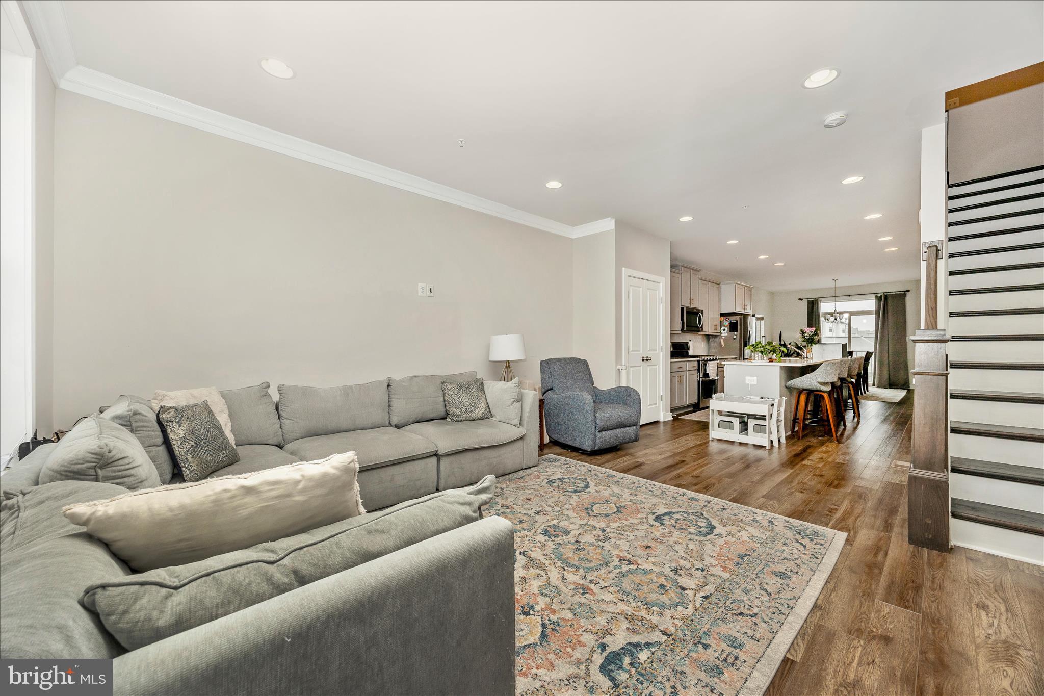 9018 SHADY PINES DRIVE