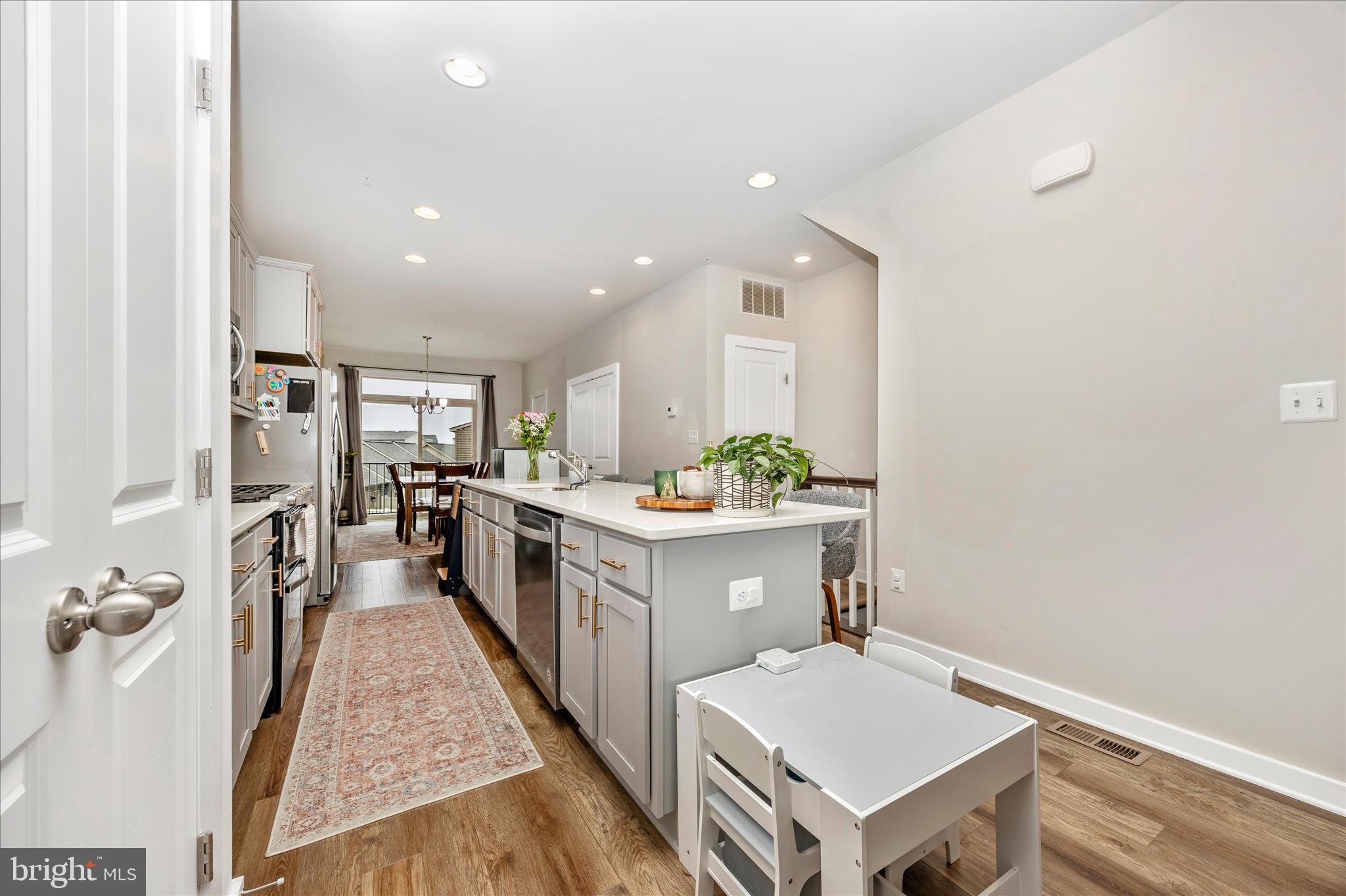 9018 SHADY PINES DRIVE