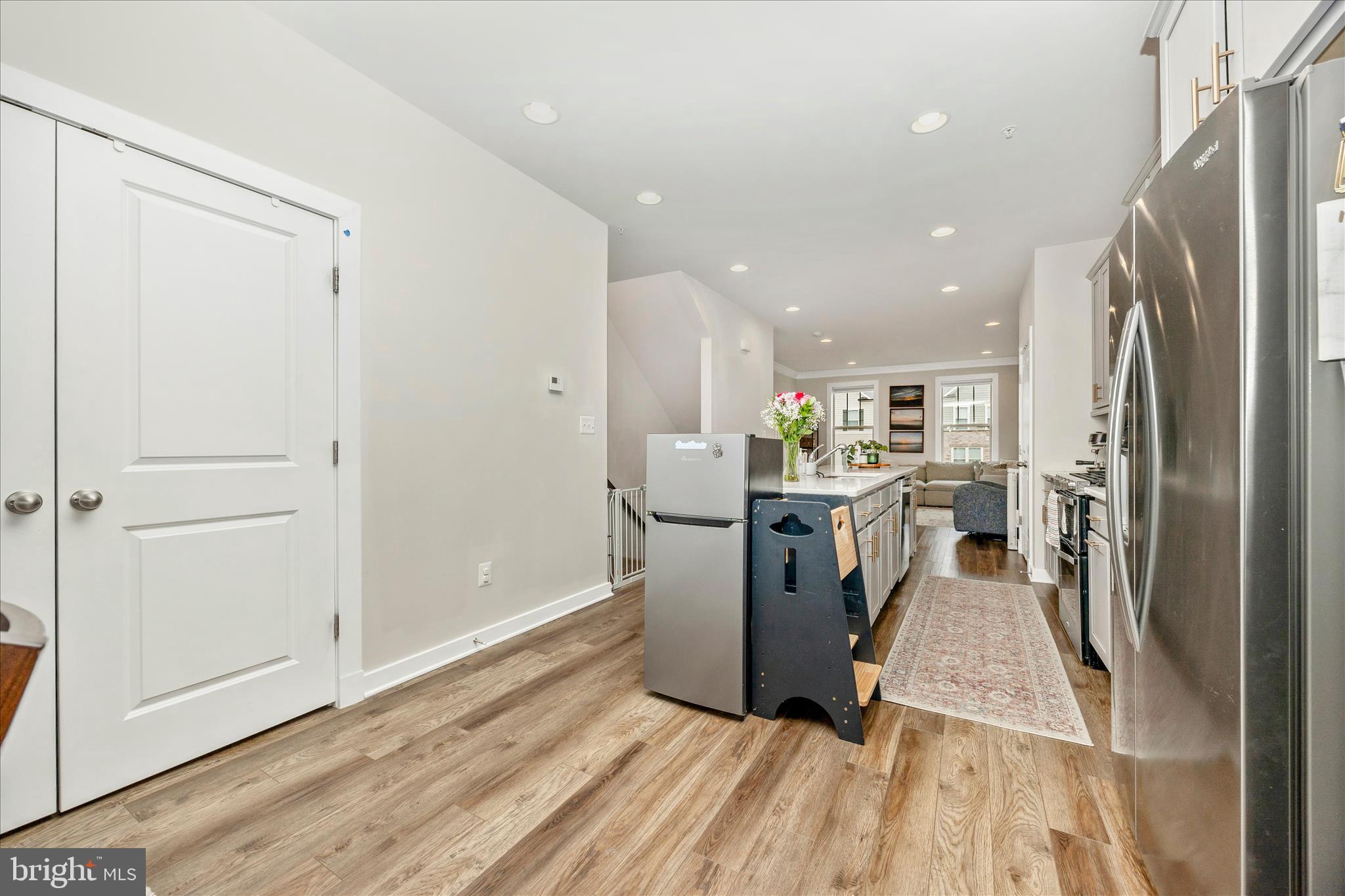 9018 SHADY PINES DRIVE
