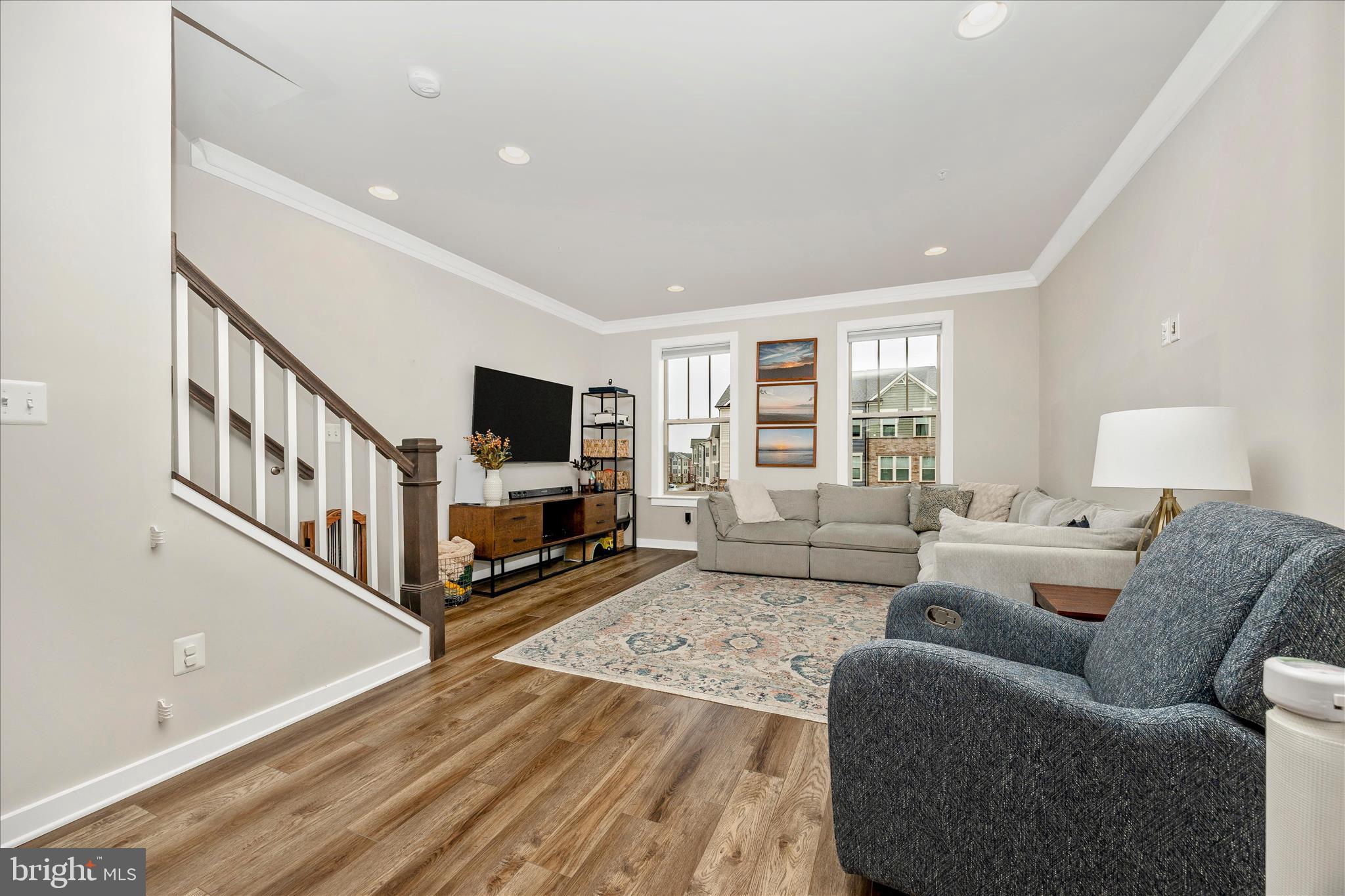 9018 SHADY PINES DRIVE