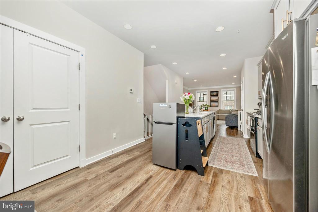 9018 SHADY PINES DRIVE