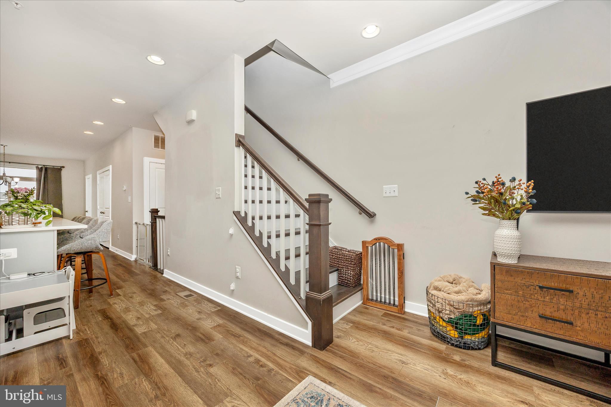 9018 SHADY PINES DRIVE