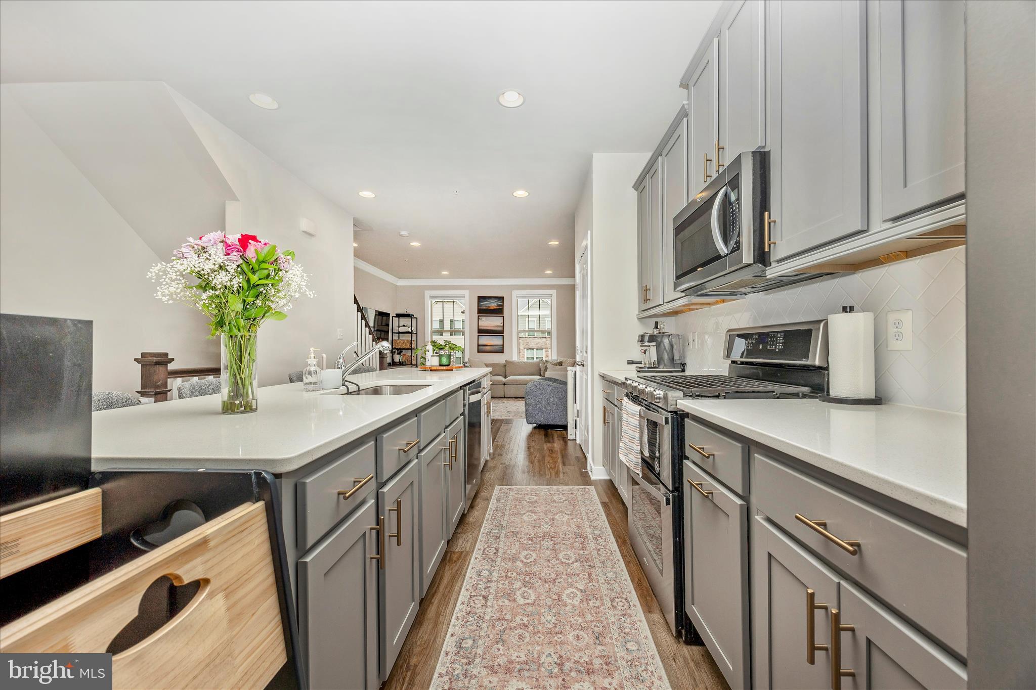 9018 SHADY PINES DRIVE