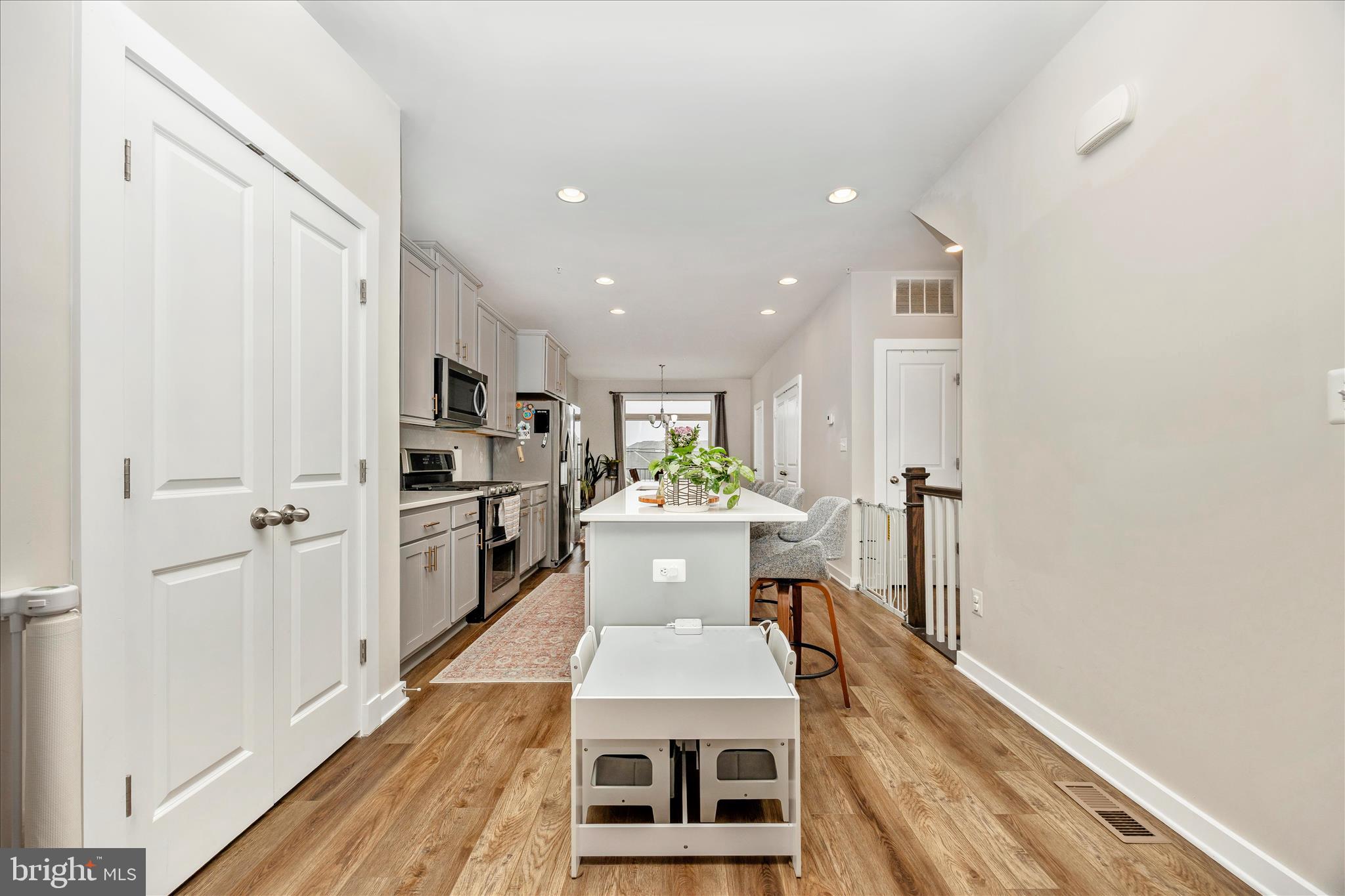 9018 SHADY PINES DRIVE