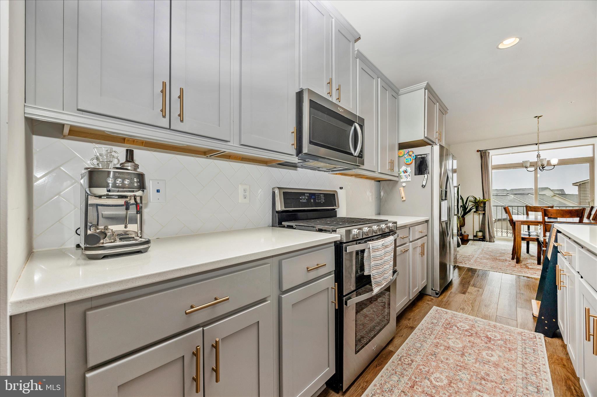9018 SHADY PINES DRIVE