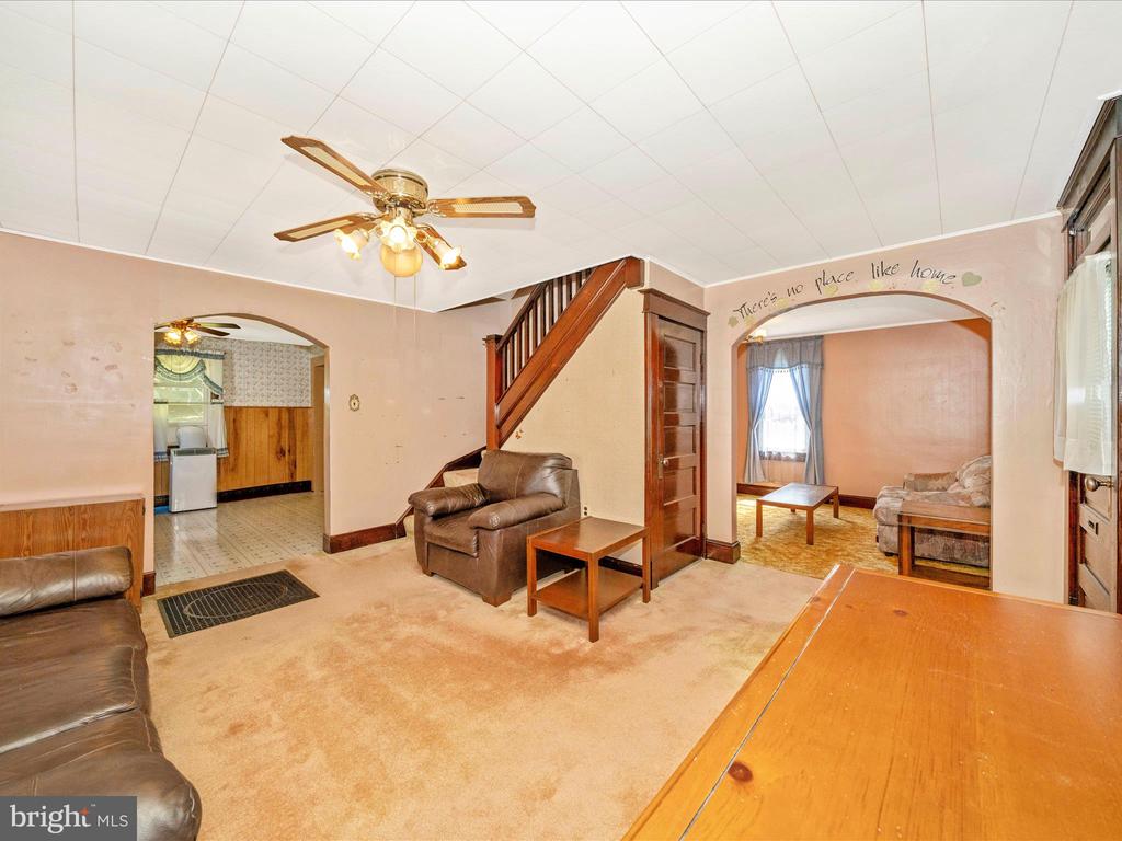 7 W B STREET
