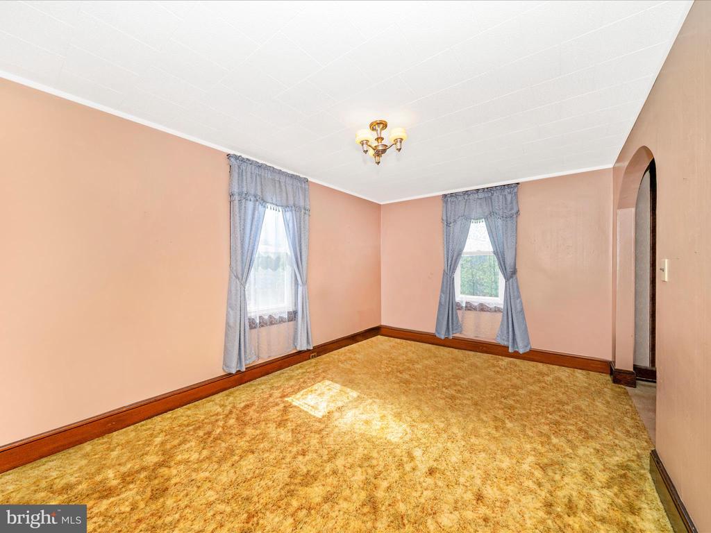 7 W B STREET