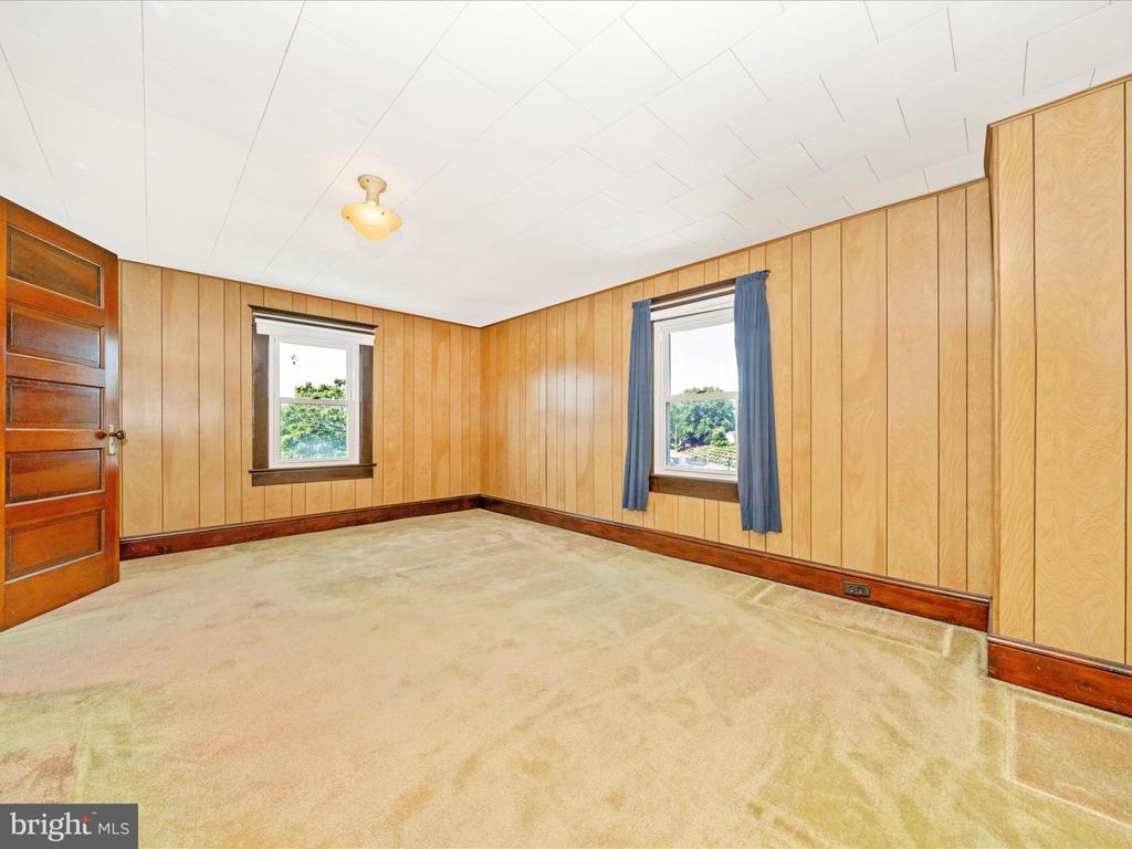 7 W B STREET