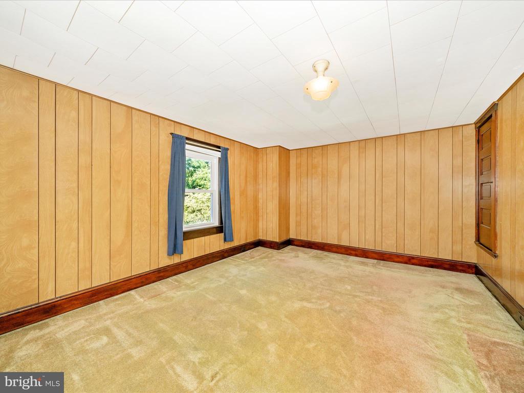 7 W B STREET