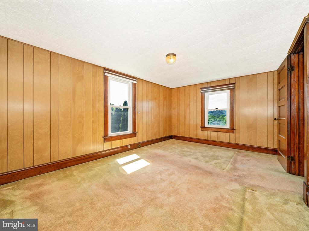 7 W B STREET
