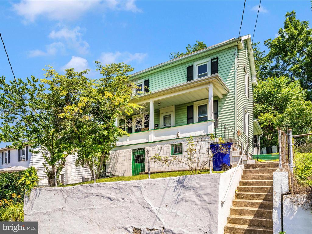 7 W B STREET