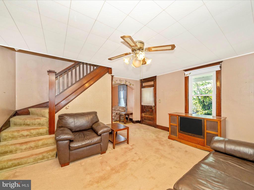 7 W B STREET