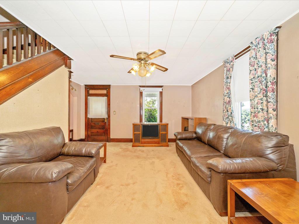 7 W B STREET