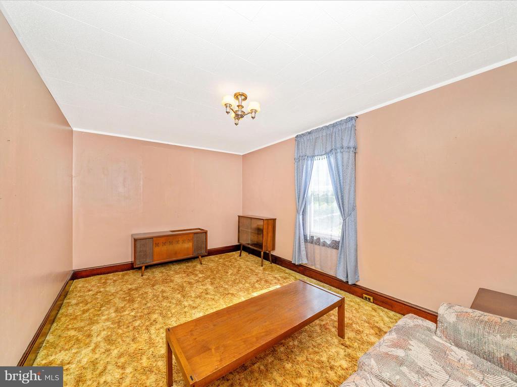 7 W B STREET