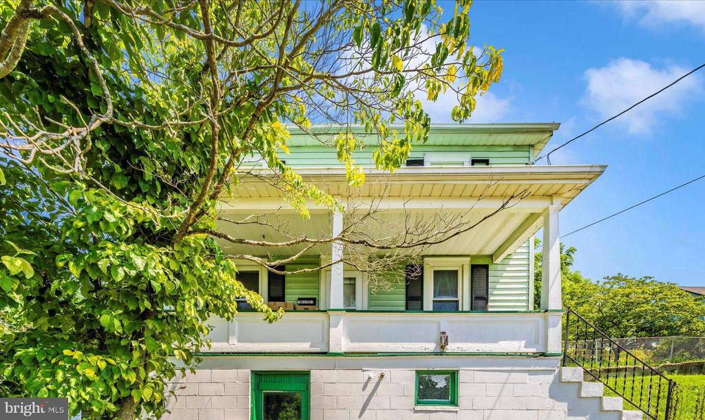 7 W B STREET