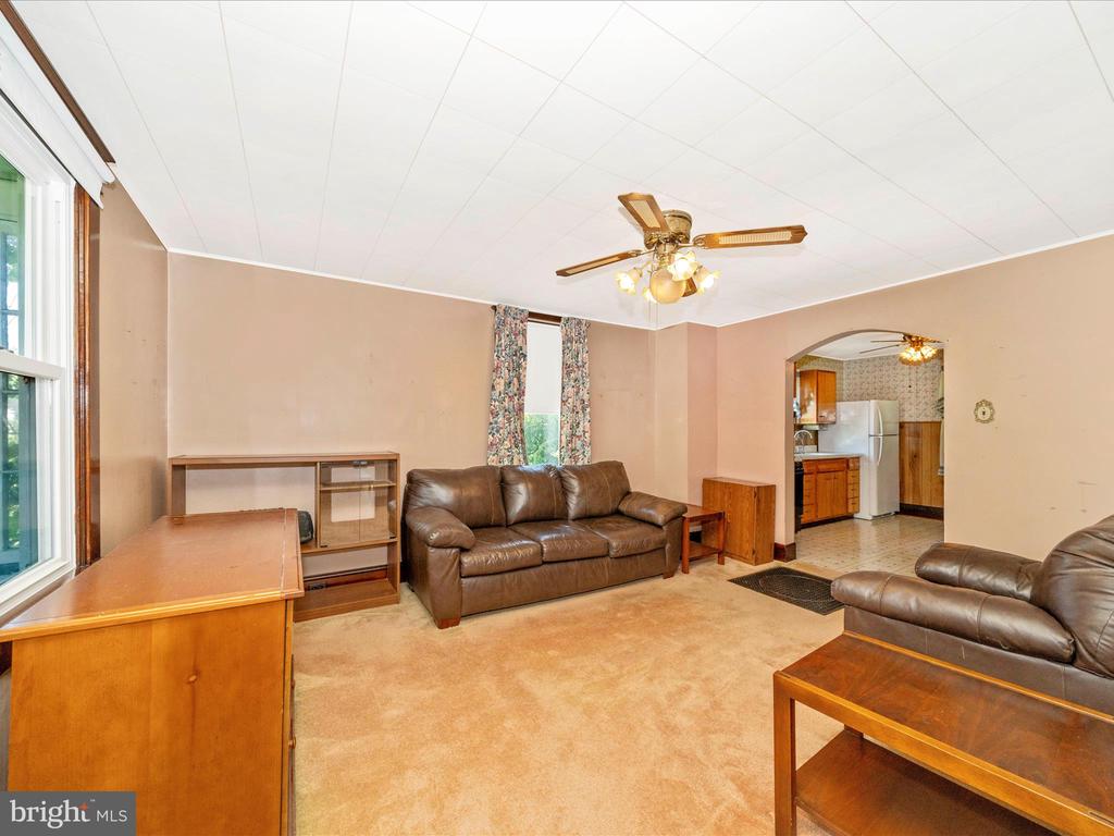 7 W B STREET