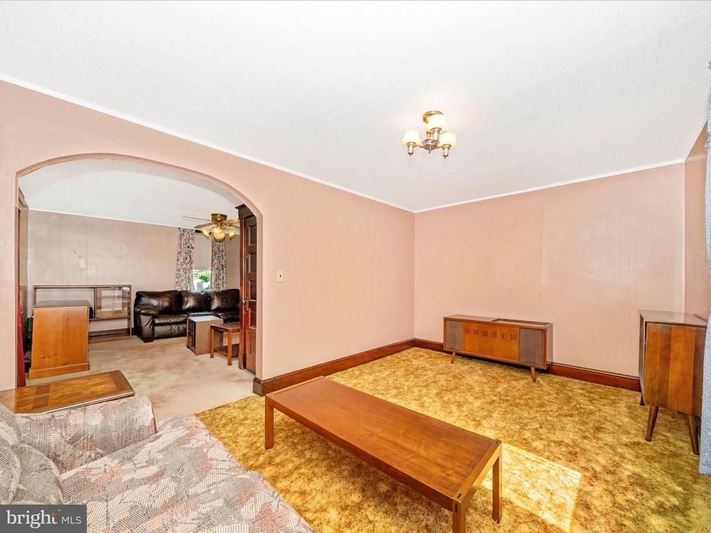 7 W B STREET