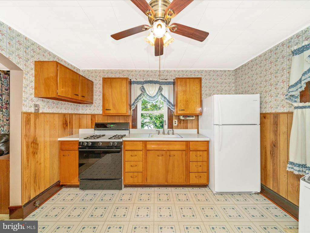 7 W B STREET