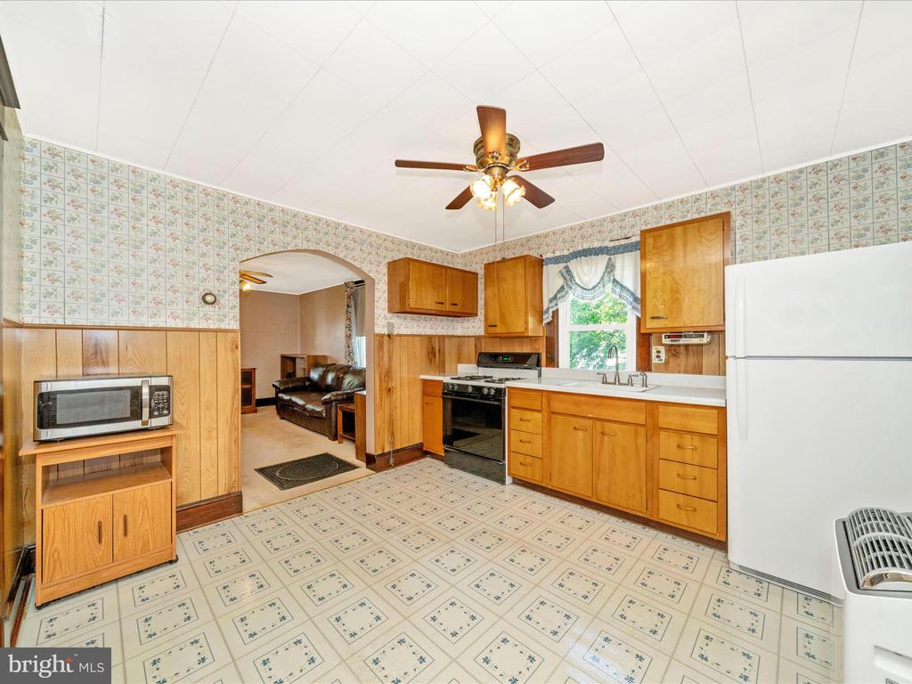 7 W B STREET
