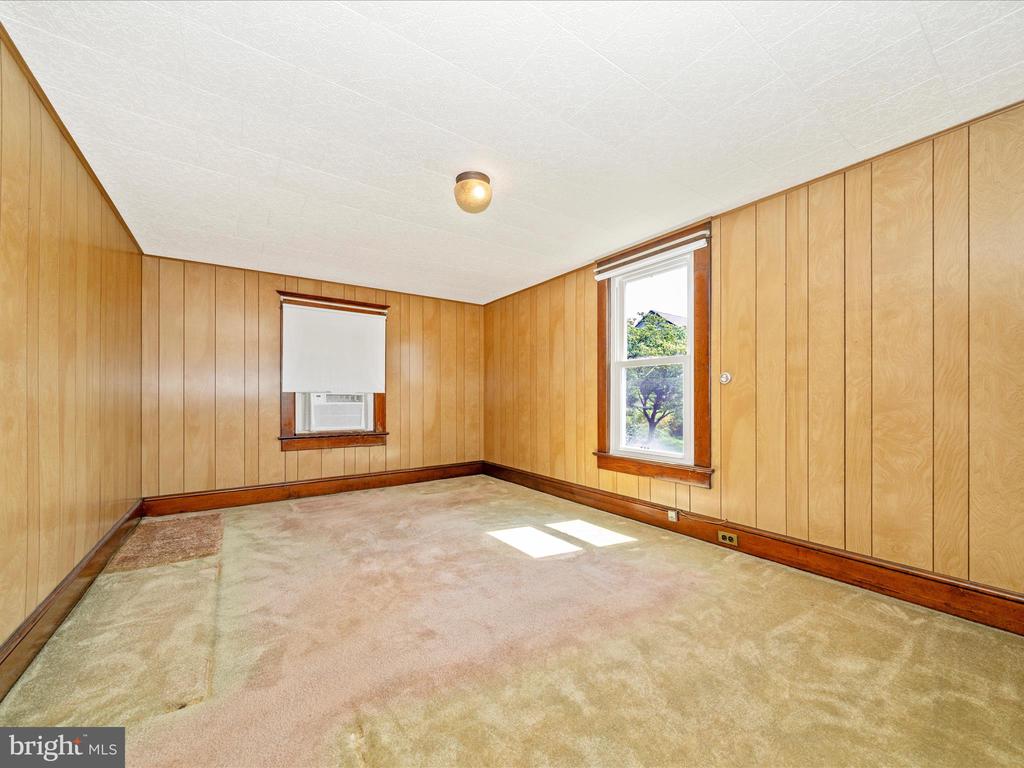 7 W B STREET