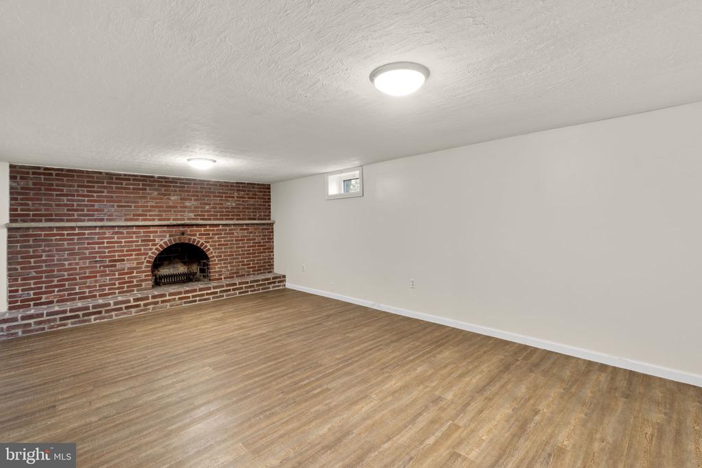 7203 PEEKSKILL DRIVE