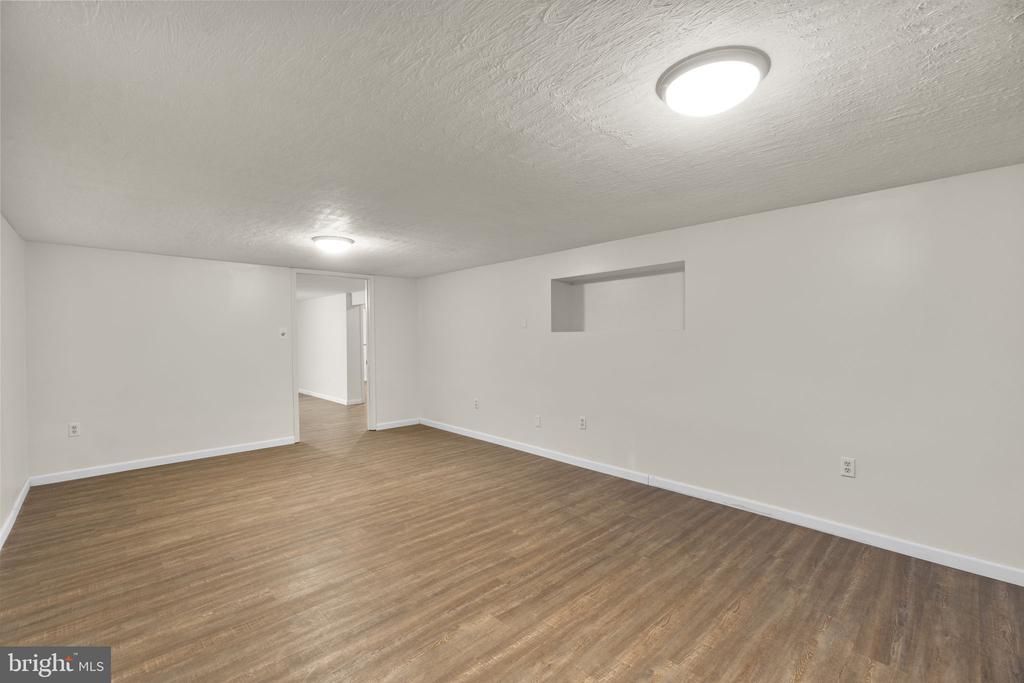 7203 PEEKSKILL DRIVE