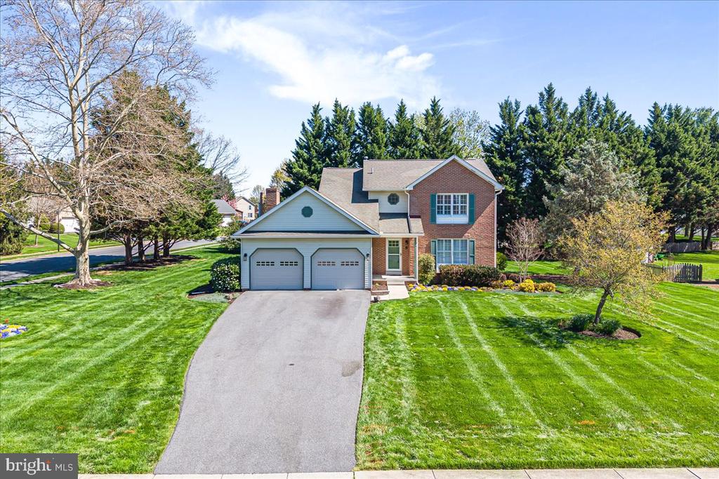 211 DEER RUN DRIVE