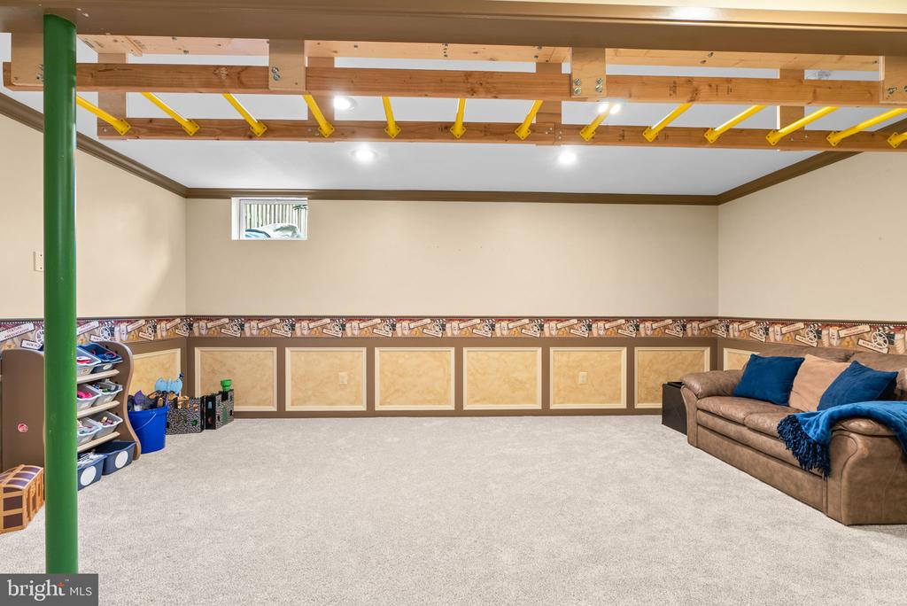 5609 QUEEN ANNE COURT