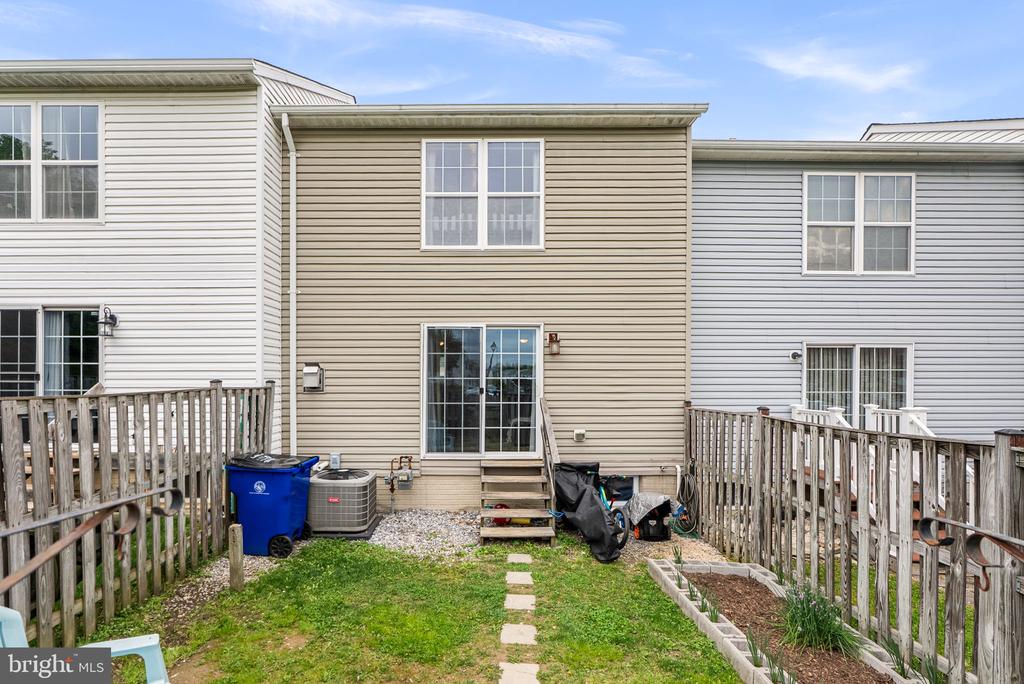 5609 QUEEN ANNE COURT