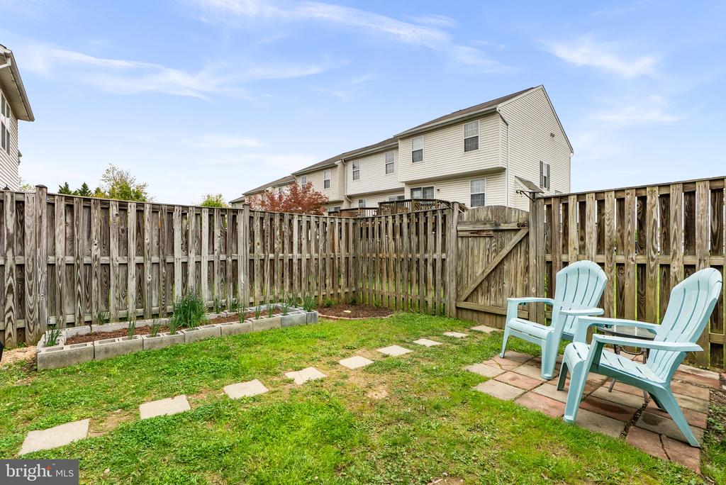 5609 QUEEN ANNE COURT