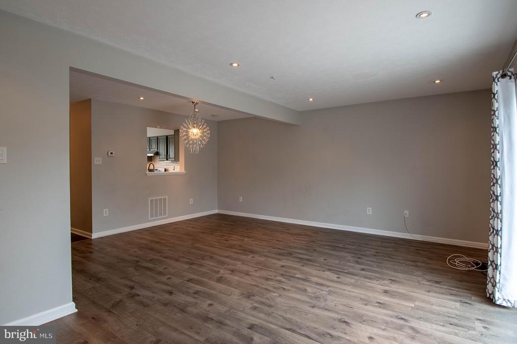 5620 QUEEN ANNE COURT