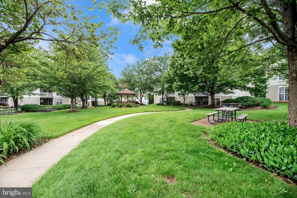2506 COACH HOUSE WAY 3B
