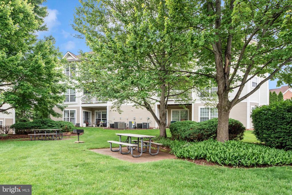2506 COACH HOUSE WAY 3B